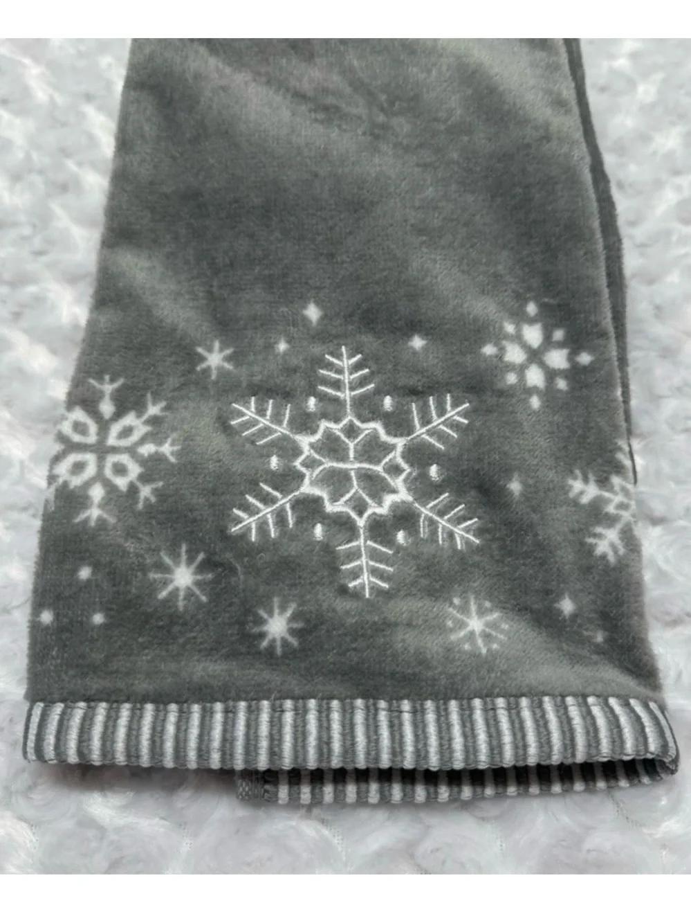 Wondershop Target Winter Wonderland 2 Pack Gray Hand Towels Snowflake Pattern